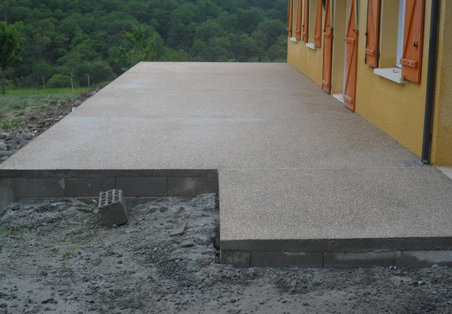 Terrasse en béton désactivé dans le 65 réalisée par SARL DSR Construction