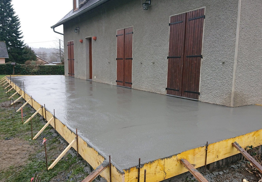 Coulage d’une dalle béton extérieure dans le 65 par SARL DSR Construction