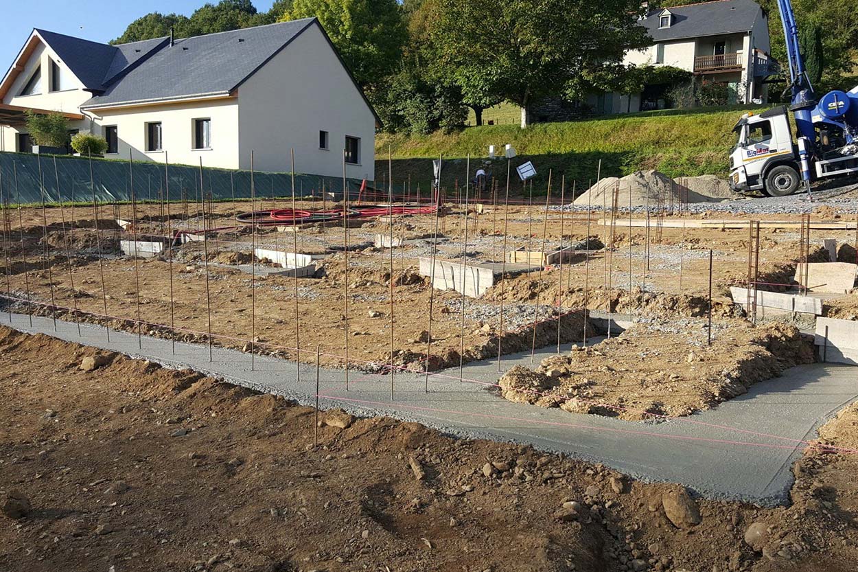 Chantier de maçonnerie à Tarbes avec fondations béton et ferraillage par SARL DSR Construction