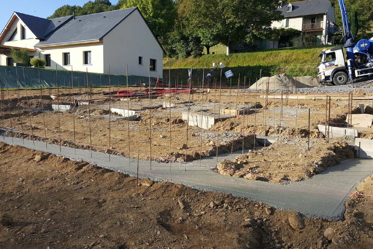 Chantier de gros œuvre avec fondations béton et ferraillage par SARL DSR Construction